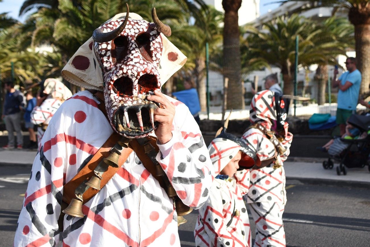 El Coso del Carnaval de Costa Teguise se celebró con una alta participación y sin incidencias