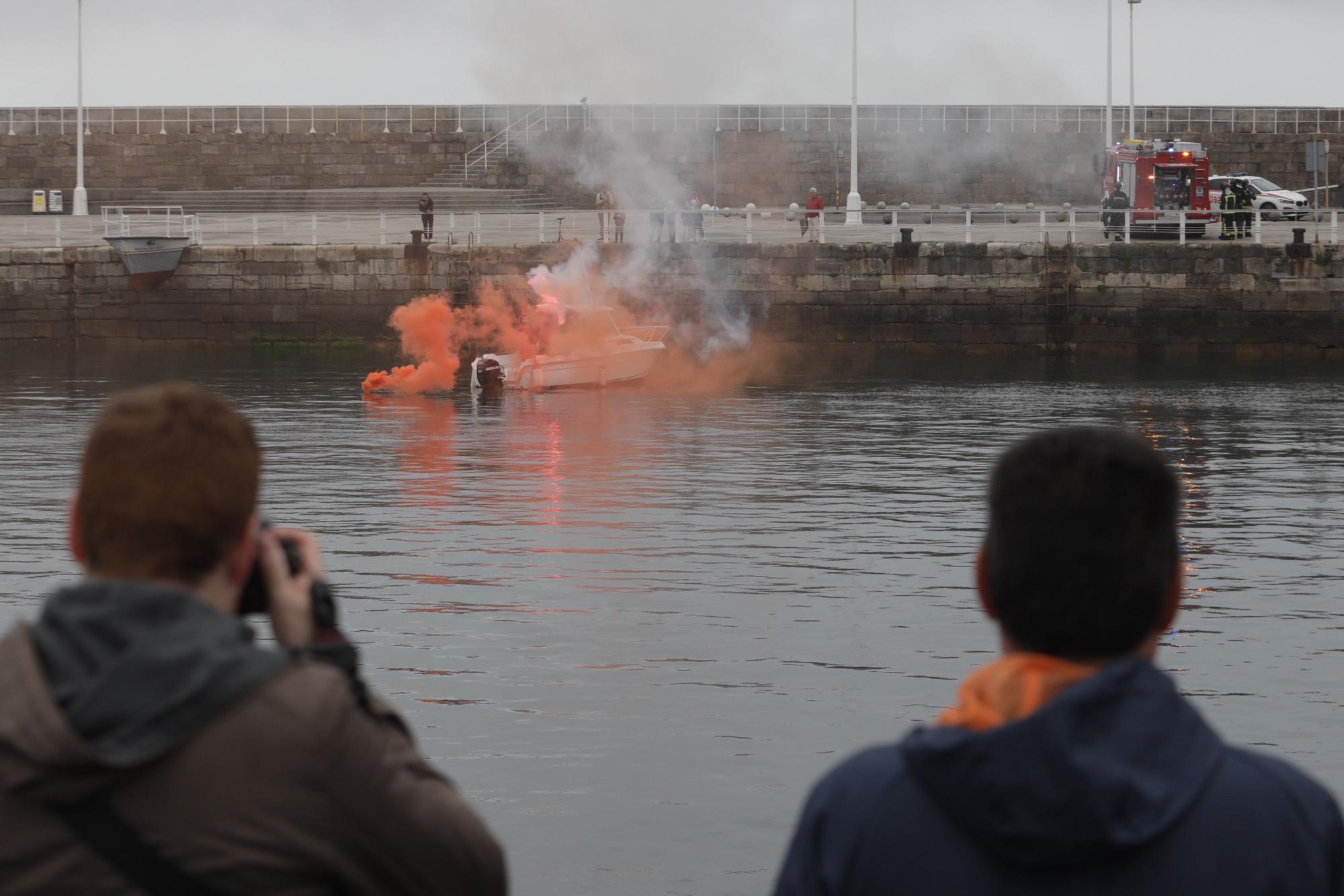 En imágenes: Jornada náutica con deporte y simulacro de rescate en el puerto deportivo de Gijón