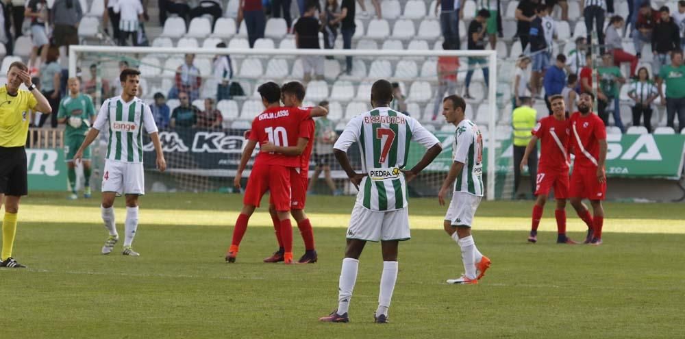 El Córdoba pierde en los últimos minutos ente el Sevilla Alético.