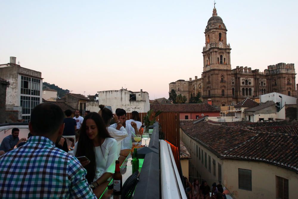 La Terraza Chinitas, en el pasaje del mismo nombre.