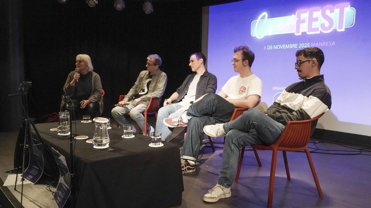 Quatre dels ponents en una de les taules rodones celebrada ahir a Manresa