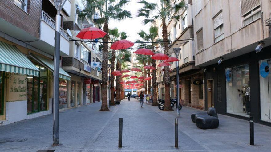 Paraguas navideños desde la calle Azorín hasta la vía Concepción