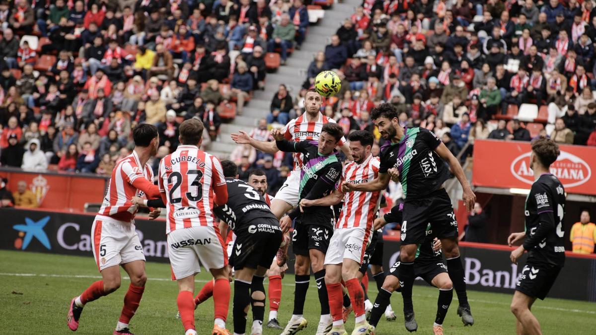 EN IMÁGENES: El partido Sporting- Málaga en el Molinón