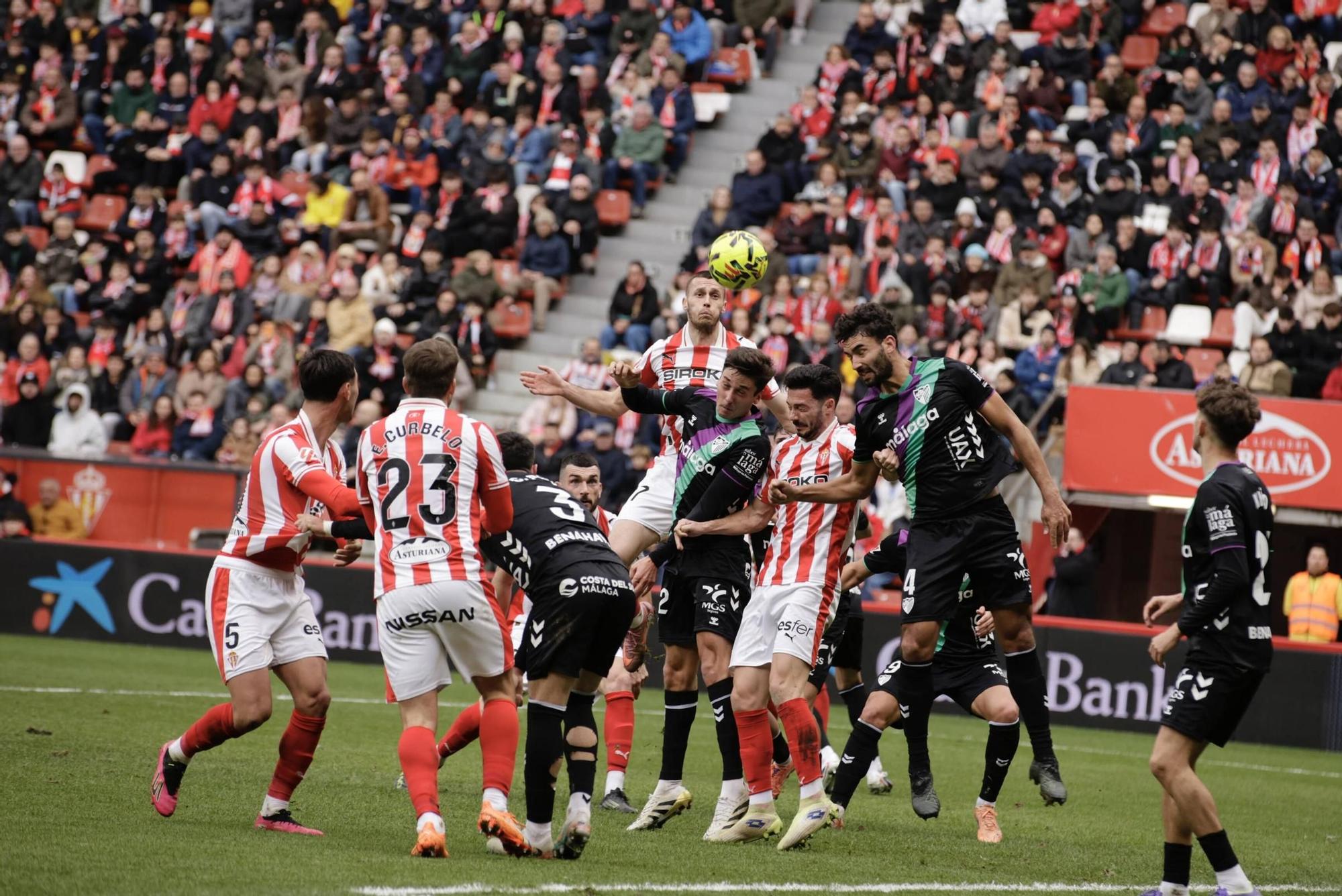 EN IMÁGENES: El partido Sporting- Málaga en el Molinón
