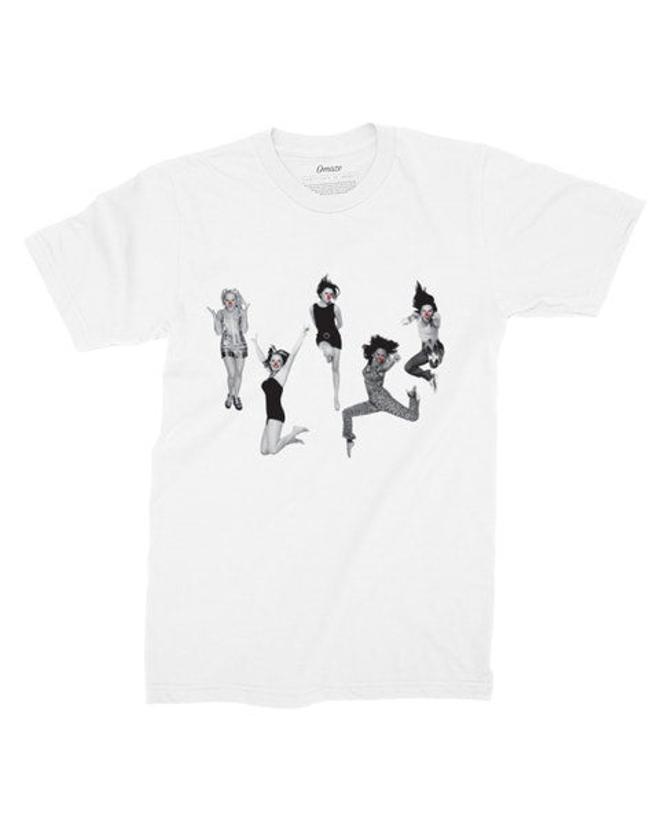 Camiseta de las Spice Girls diseñada por Victoria Beckham en colaboración con 'Red Nose Day USA'