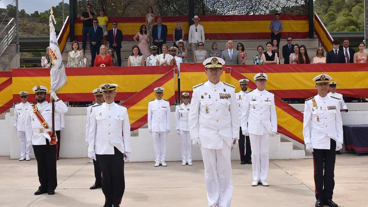 Francisco Javier Carbonero toma posesión como el nuevo Coronel Director de la Escuela de Infantería de Marina.