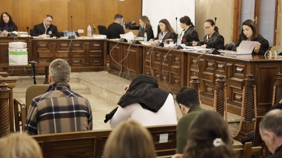El juicio con jurado a los dos acusados de matar al turista alemán.