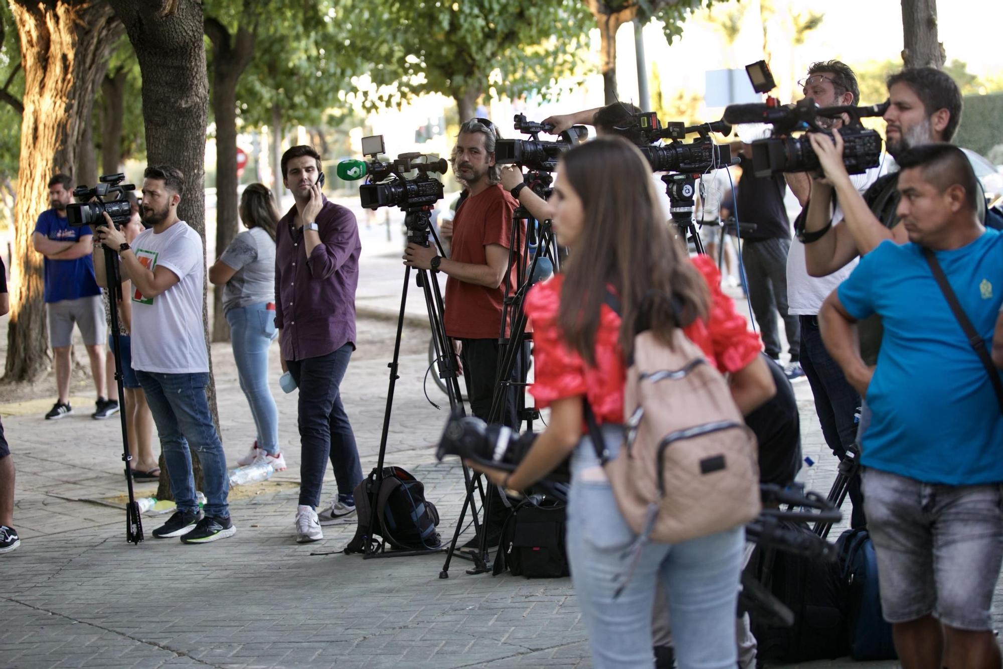 Las imágenes de la zona de ocio de Atalayas tras el incendio en dos discotecas