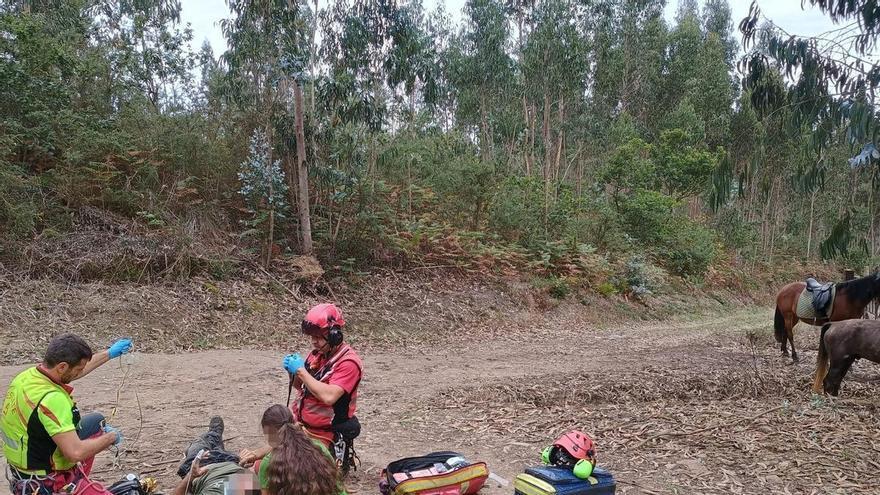 Un jinete de 37 años sufre traumatismo craneoencefálico tras una caída de caballo en Gozón