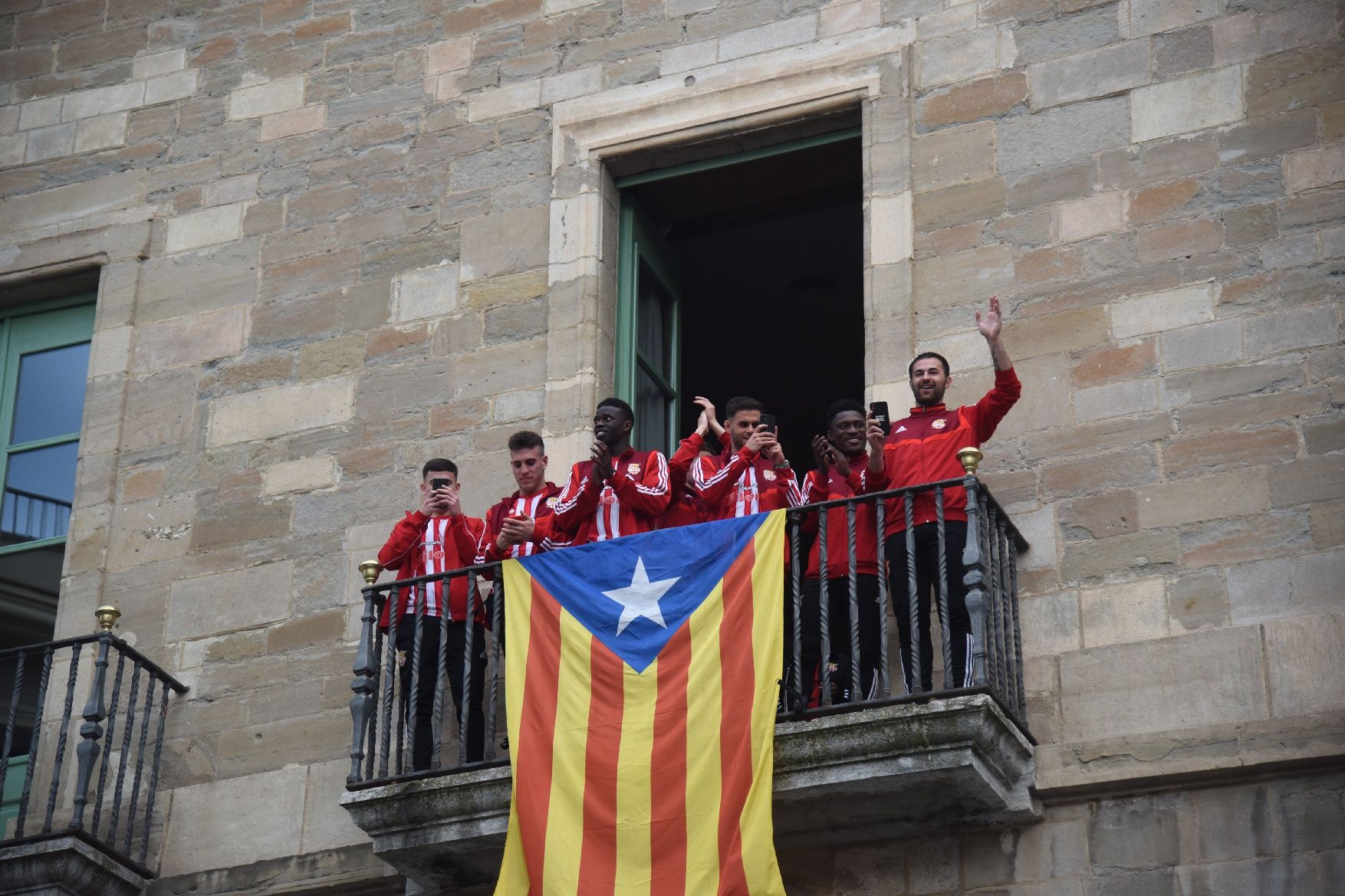 Festa a la plaça Major per celebrar l'ascens del CE Manresa