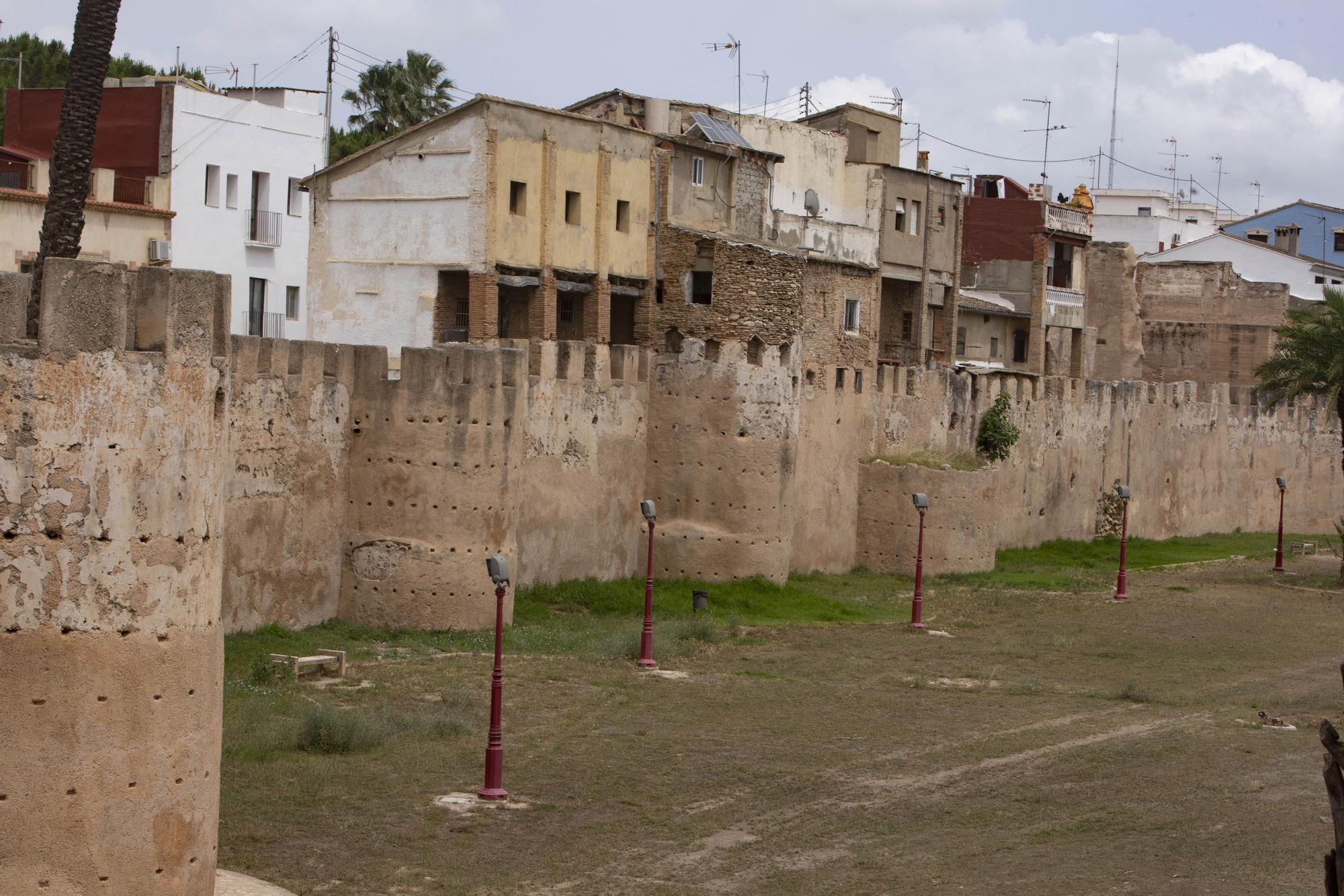 Murallas árabes que protegían la ciudad.jpg