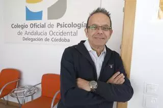 La Delegación en Córdoba del Colegio Oficial de Piscología a Antonio Agraz, 'in memoriam'