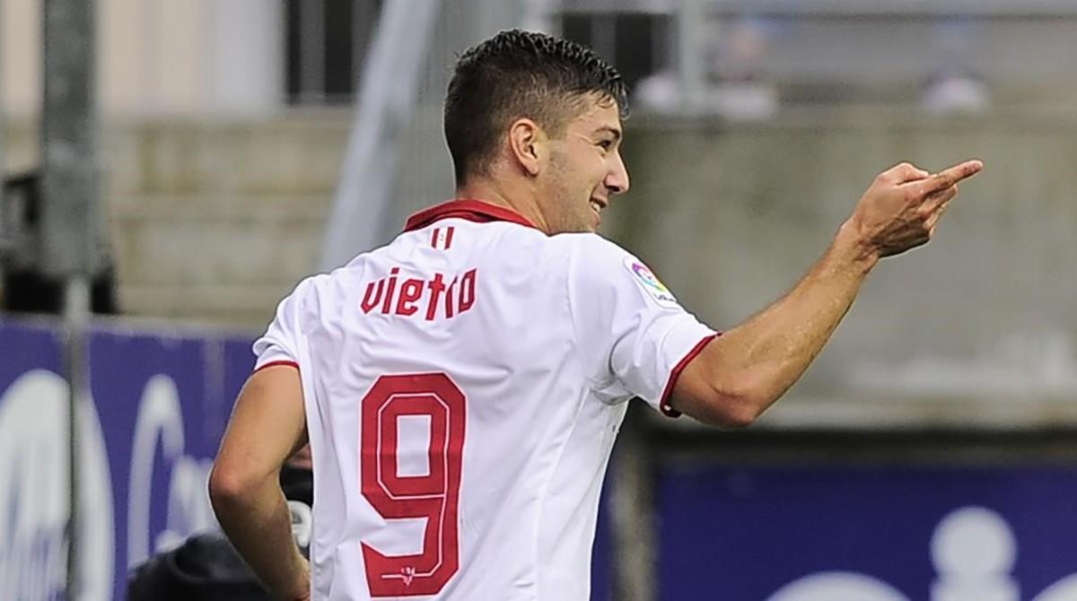 rpaniagua35567817 sevilla s argentinian forward luciano vietto celebrates afte160917194936