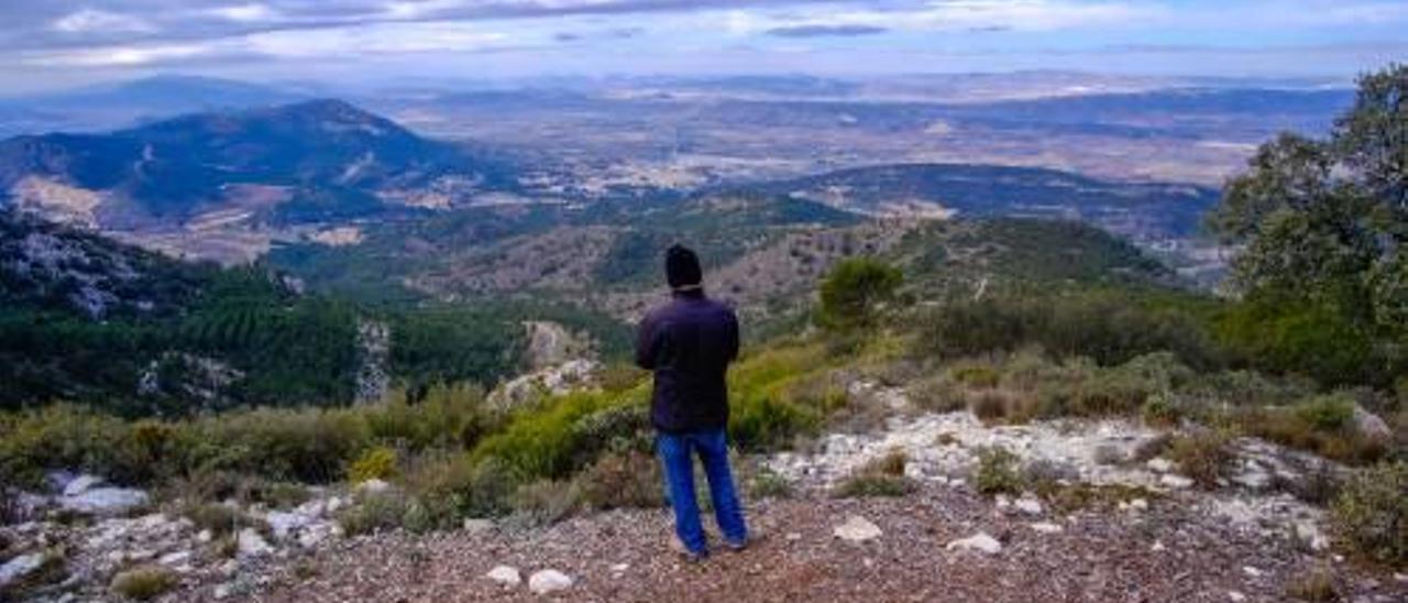 Todos los caminos tienen su eje en los valles de Biar y Beneixama.