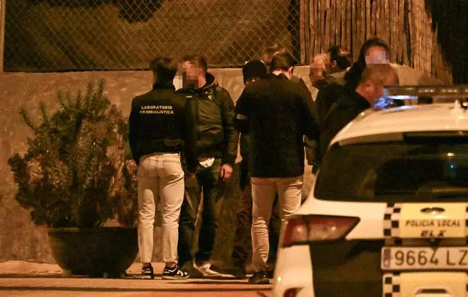 Alarma en una urbanización de La Marina en Elche por el hallazgo de dos cadáveres
