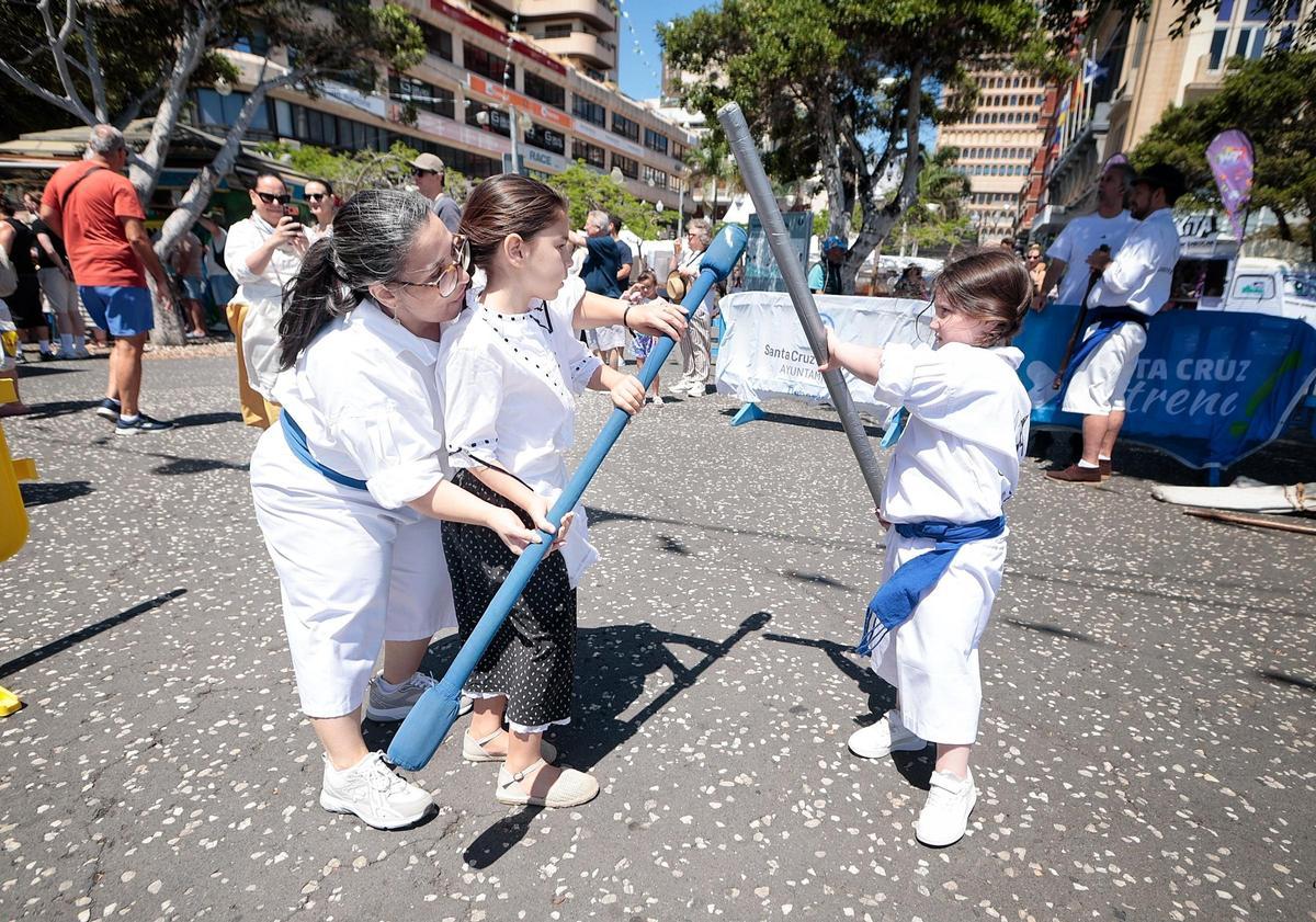 Santa Cruz vive el Día de Canarias por todo lo alto