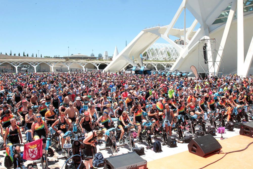 Récord mundial de personas en bicis estáticas en la Ciudad de las Ciencias