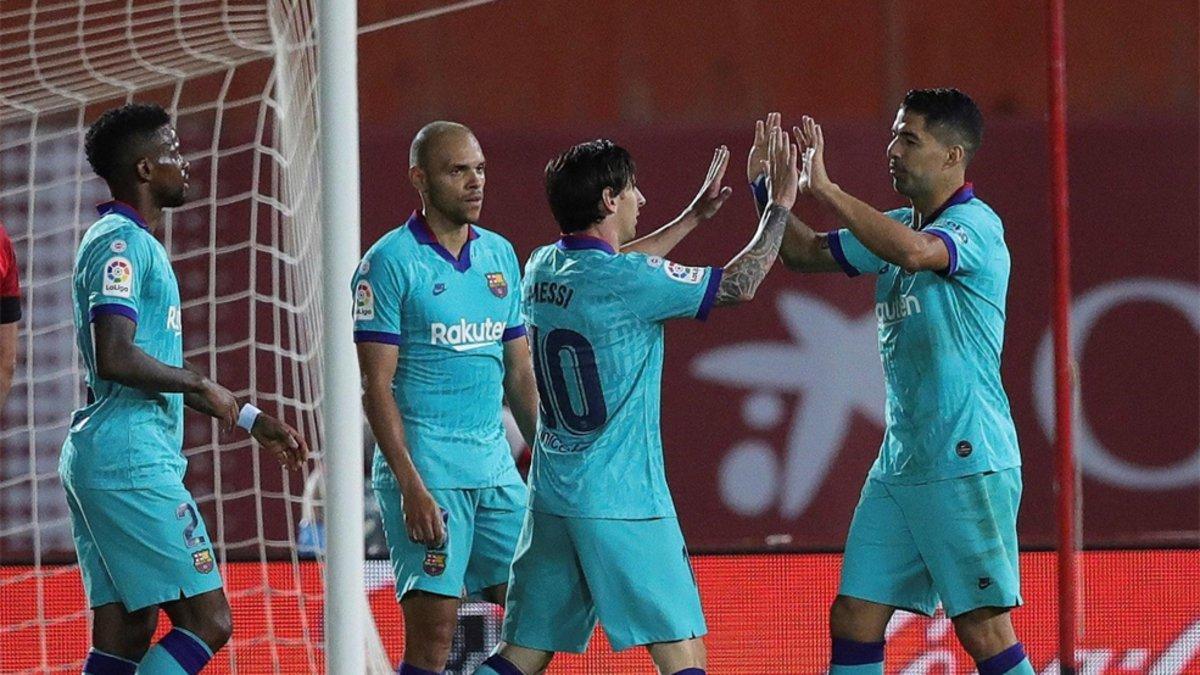 Messi celebra su gol con Suárez