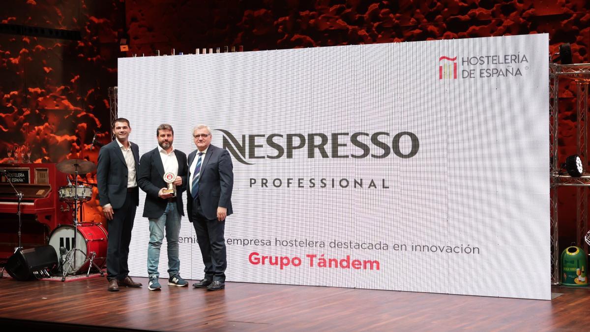 El Grupo Tándem recibe el galardón durante la gala.