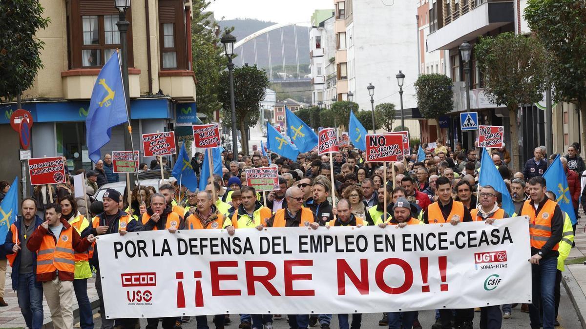 La plantilla de Ence en Navia convoca huelga indefinida a partir del día 13