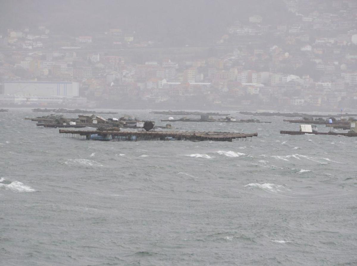 Estado de la ría ayer debido a la borrasca Leonardo. | GONZALO NÚÑEZ