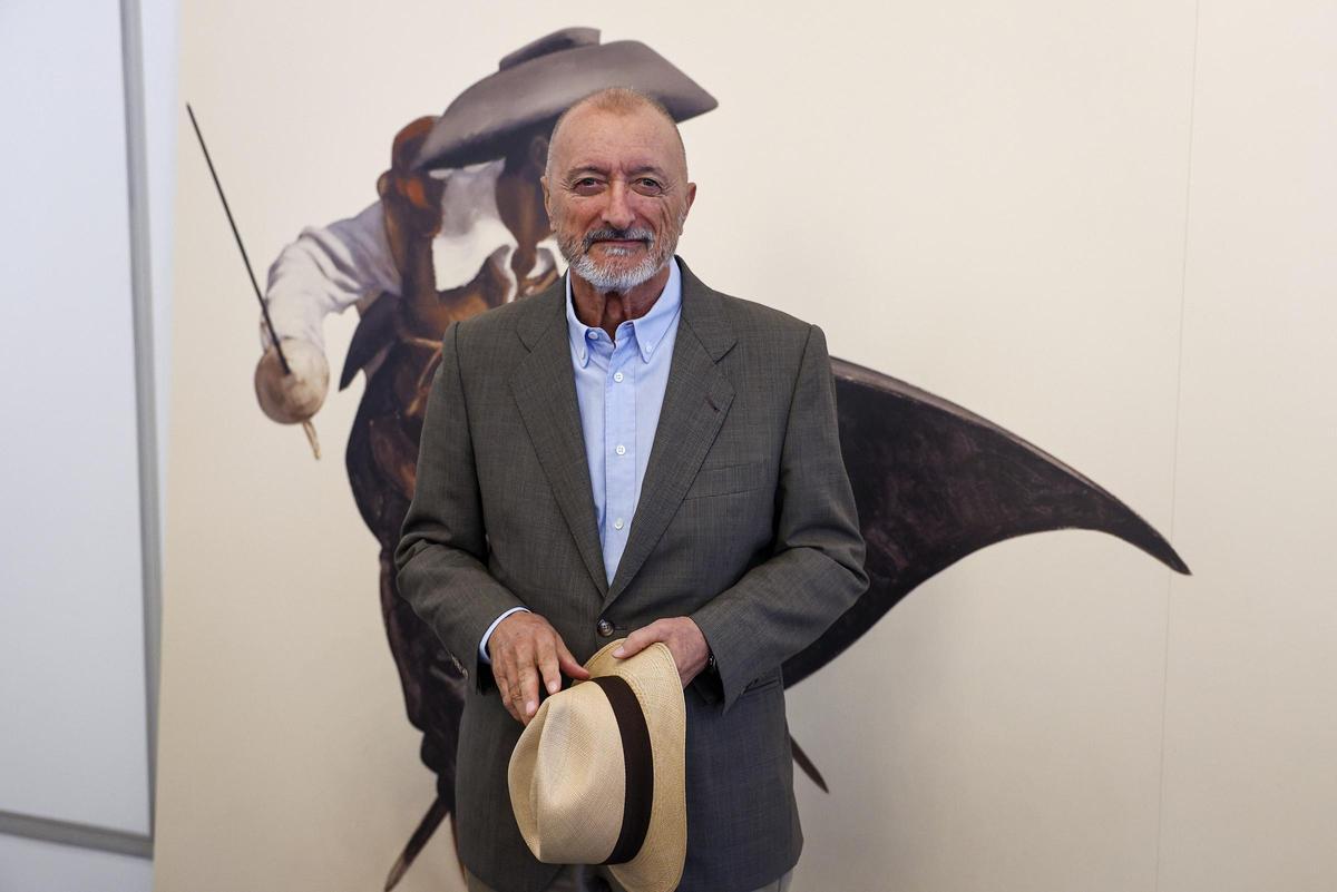 Arturo Pérez-Reverte durante la presentación de su nueva novela sobre el capitán Alatriste, 'Misión en Parí­s',