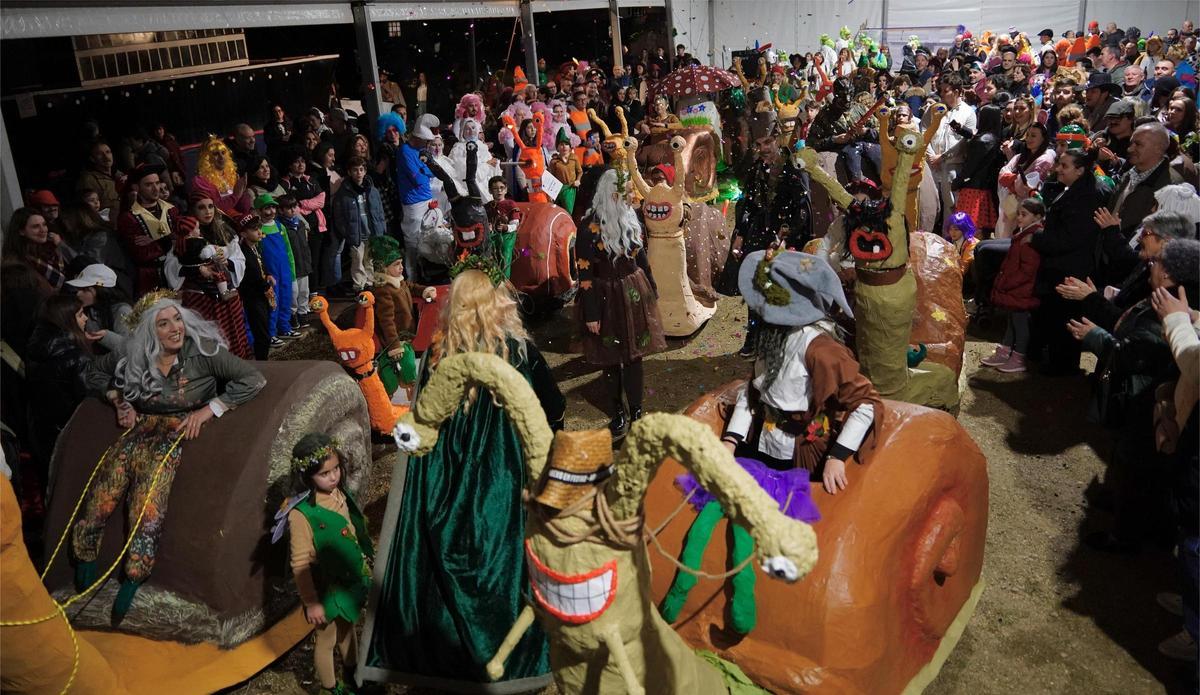 Asistentes ao festival celebrado en Val do Dubra.