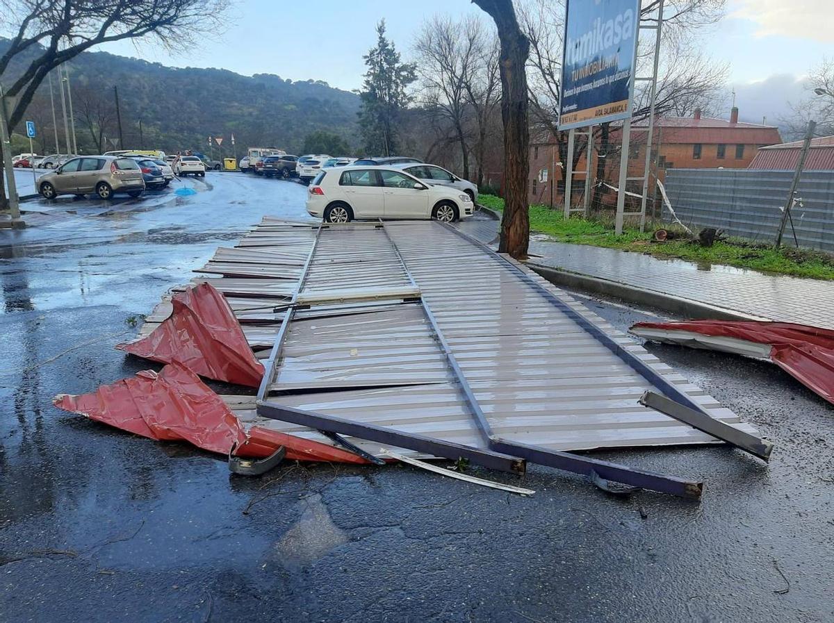Fotogalería | Un tornado provoca destrozos en Plasencia Fotogalería | Un tornado provoca destrozos en Plasencia