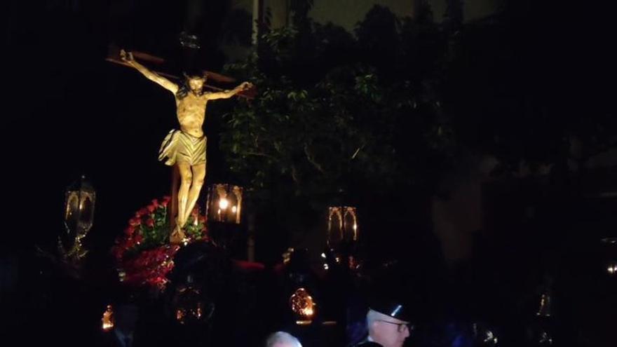El Santísimo Cristo del Refugio a su paso por la calle Alejandro Seiquer