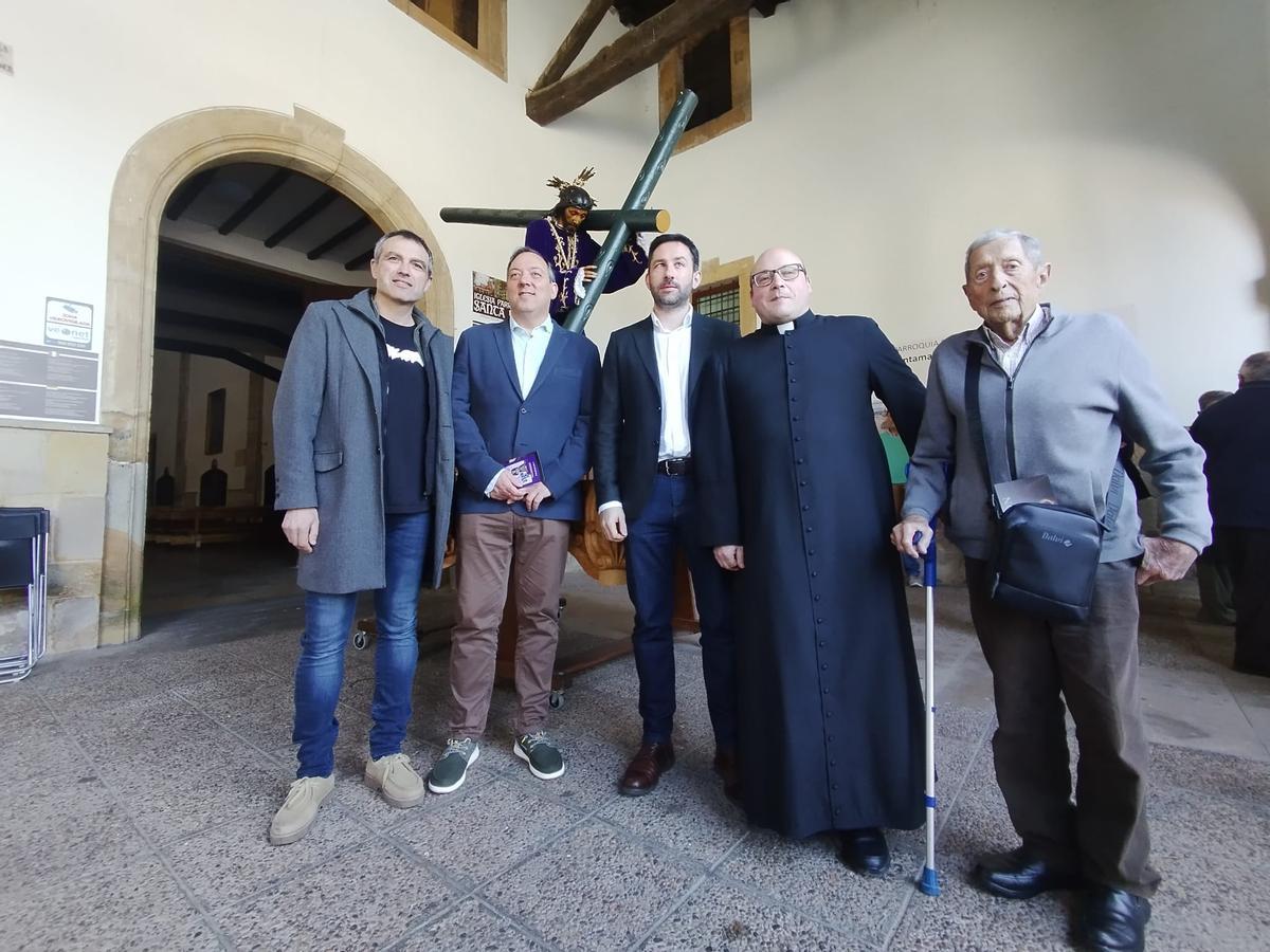La bendición de las nuevas andas del Nazareno en Villaviciosa, en imágenes La bendición de las nuevas andas del Nazareno en Villaviciosa, en imágenes