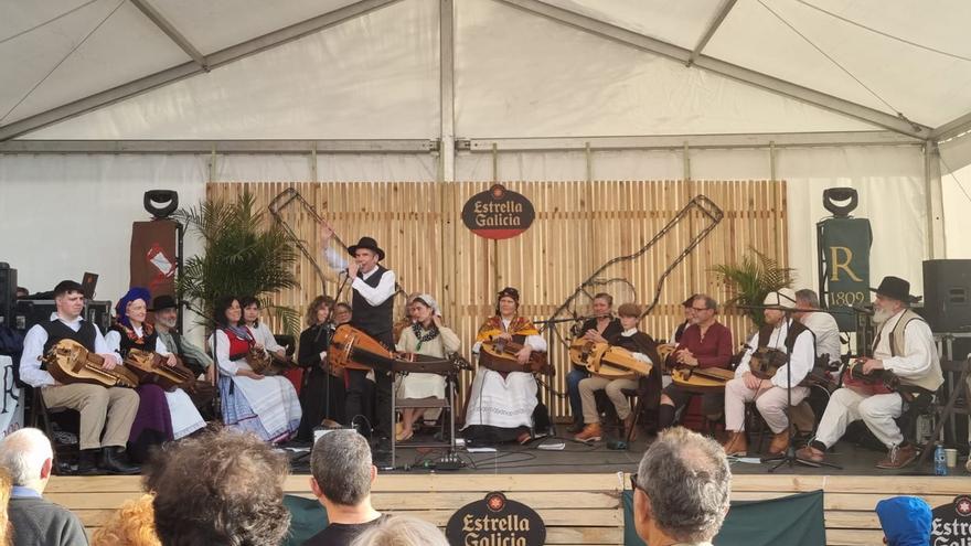 Nigrán énchese de música tradicional para cantar as letras