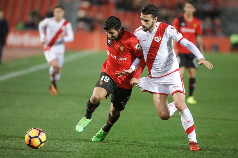 Mit dem sechsten Saisonsieg hat sich Real Mallorca erstmal wieder aus dem Tabellenkeller rausgeschossen. Der Zweitligist gewann am Sonntagabend (12.2.) im Stadion von Son Moix gegen Rayo Vallecano mit 2:1.