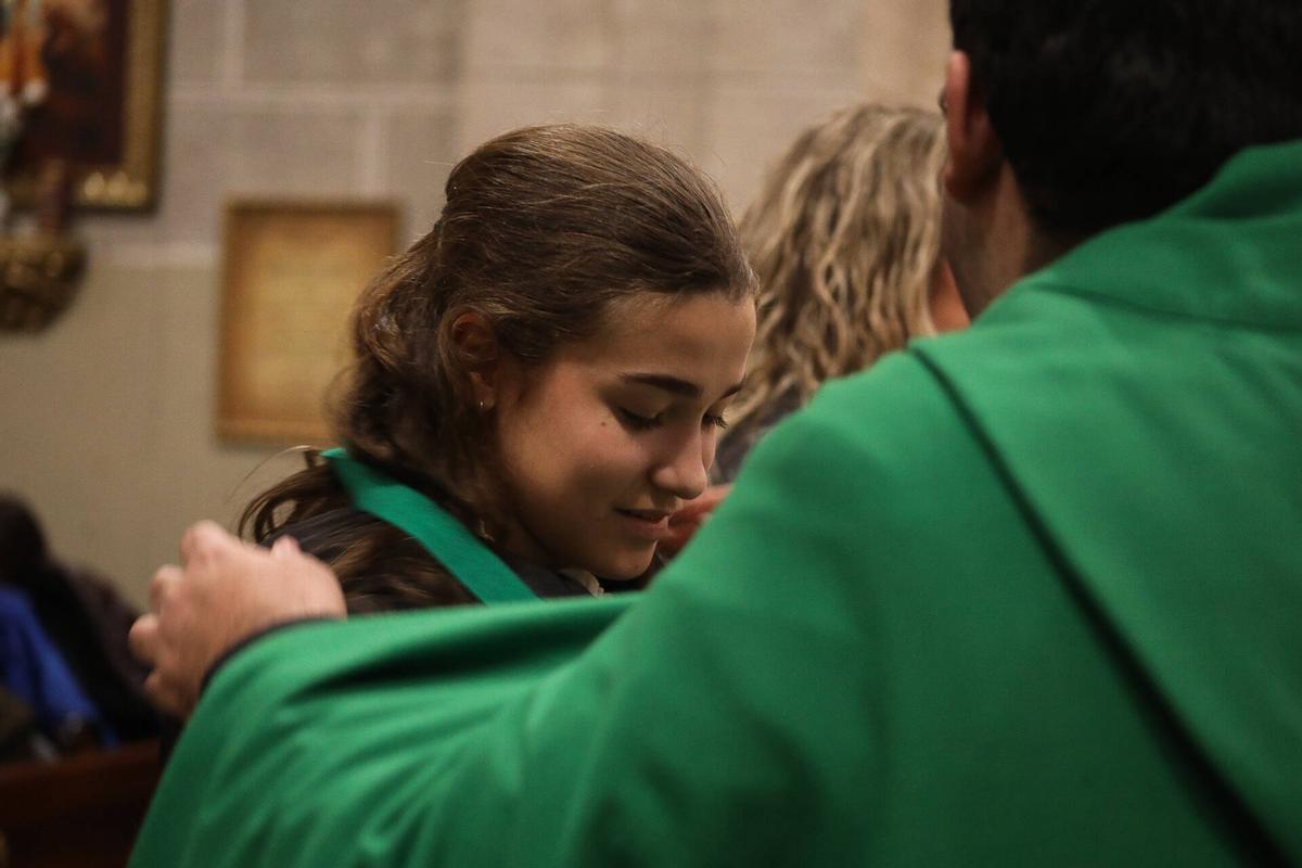 GALERÍA | Imposición de medallas y varas a los nuevos cofrades de la Cofradía de la Virgen de la Esperanza GALERÍA | Imposición de medallas y varas a los nuevos cofrades de la Cofradía de la Virgen de la Esperanza
