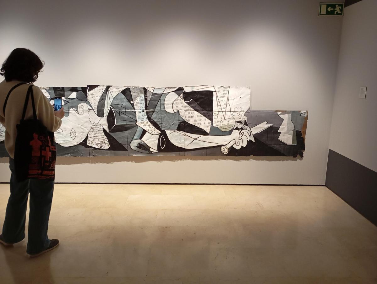 Uno de los 'fragmentos' del 'Guernica' de Anaya Cabanding
