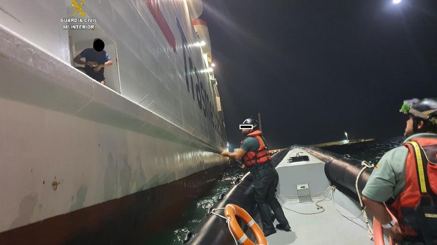 Descubren a cuatro polizones escondidos en el Melillero