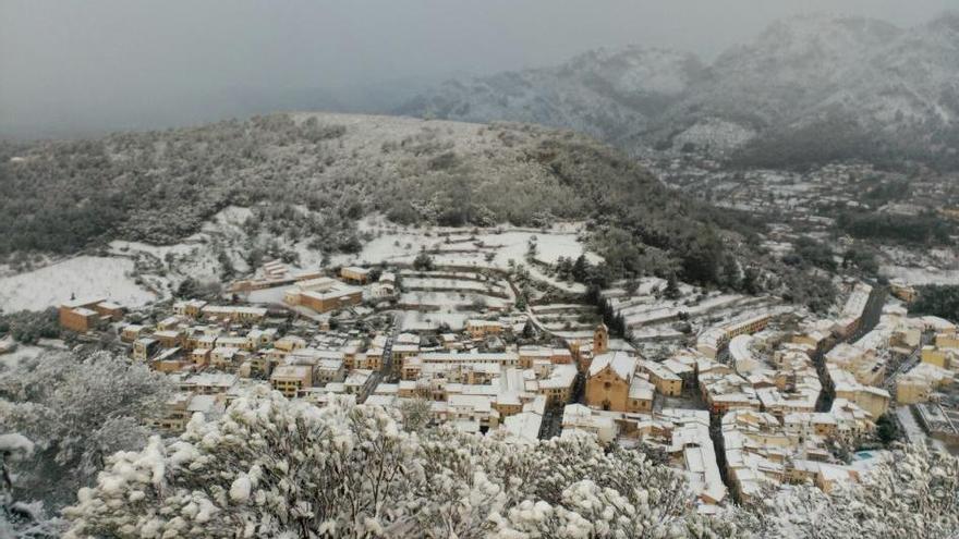 Mallorca, teñida de blanco