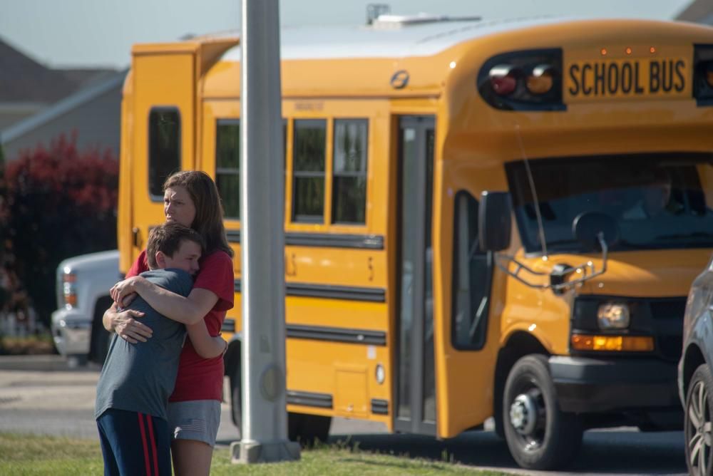 Un maestro y un estudiante heridos en un tiroteo en un colegio de Indiana