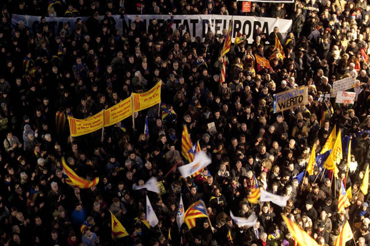 Manifestació convocada per Somescola a la plaça Sant Jaume de Barcelona en una jornada de protesta contra la llei de Wert.