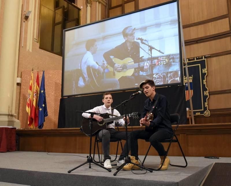 Imágenes de la ceremonia de premios por el Día de la Educación Aragonesa 2016