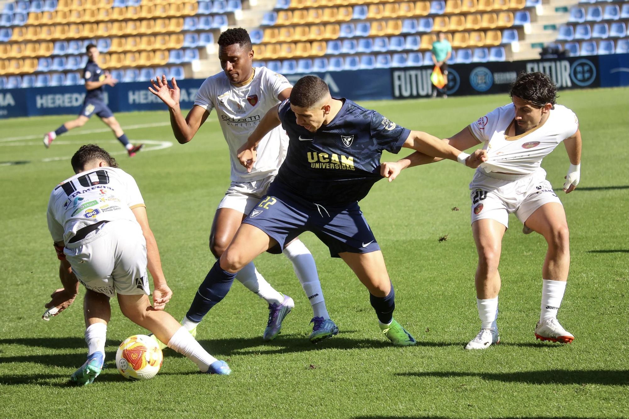El UCAM Murcia CF contra el Puente Genil en fotos