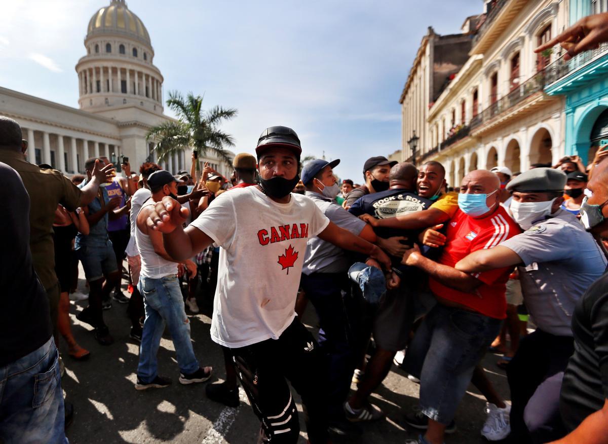 Manifestantes en las protestas en La Habana.