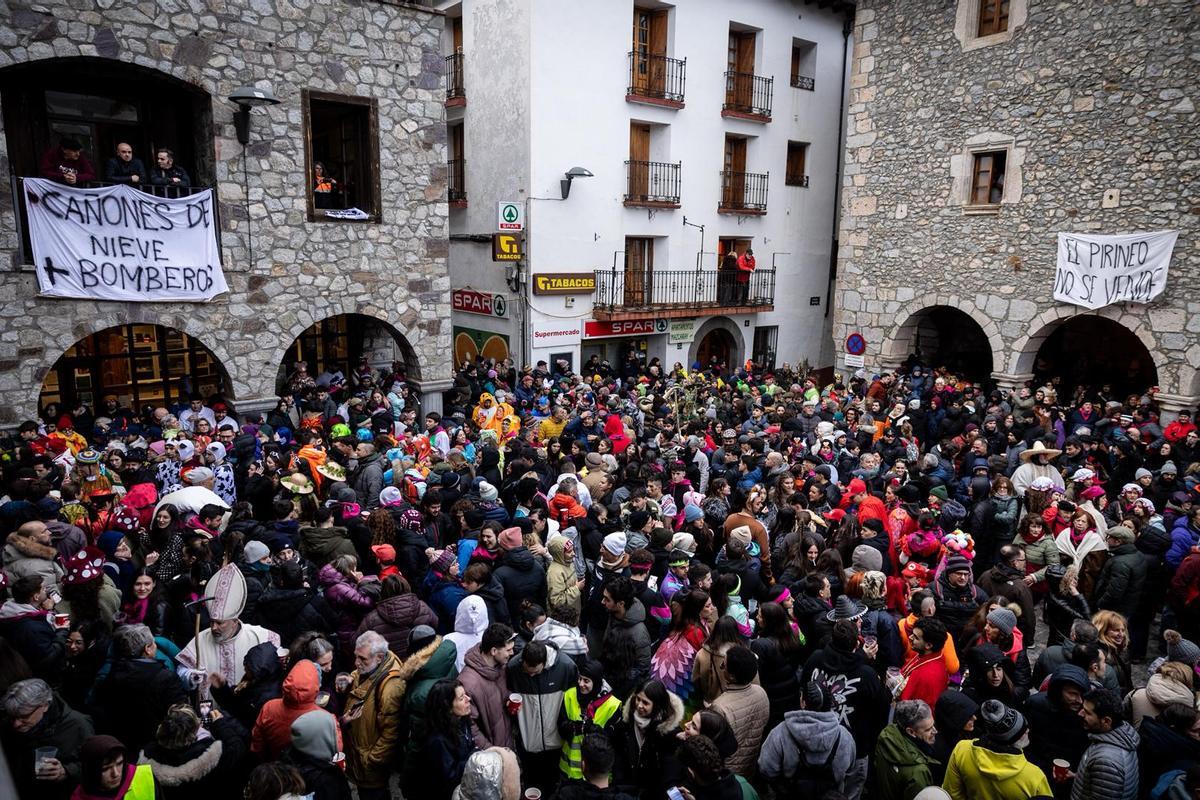 En imágenes I La localidad de Bielsa celebra su tradicional Carnaval