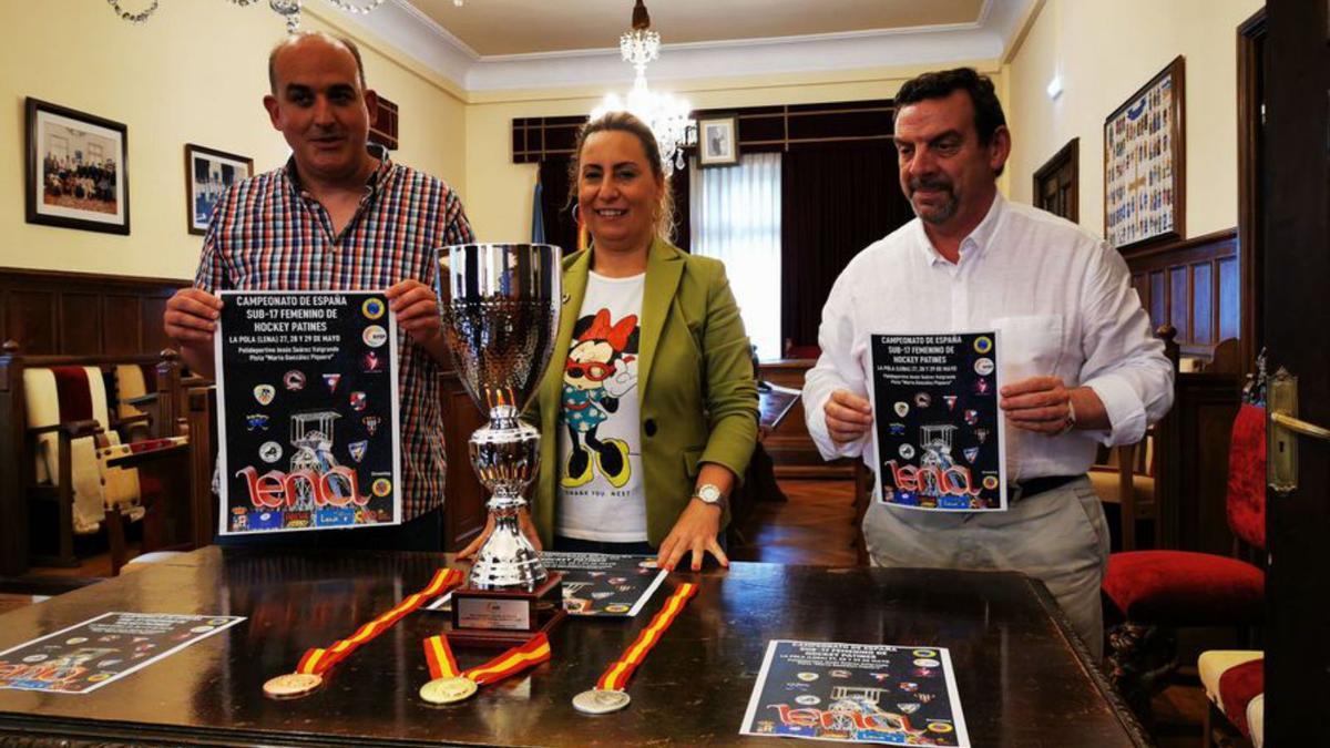 Por la izquierda, Agripino Pérez, Gema Álvarez y José Polanco, ayer, durante la presentación del evento en el Ayuntamiento de Lena.