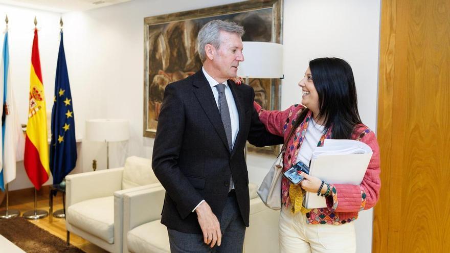 Rueda se compromete a encargar un proyecto para la mejora integral del CEIP O Grupo de Ribeira