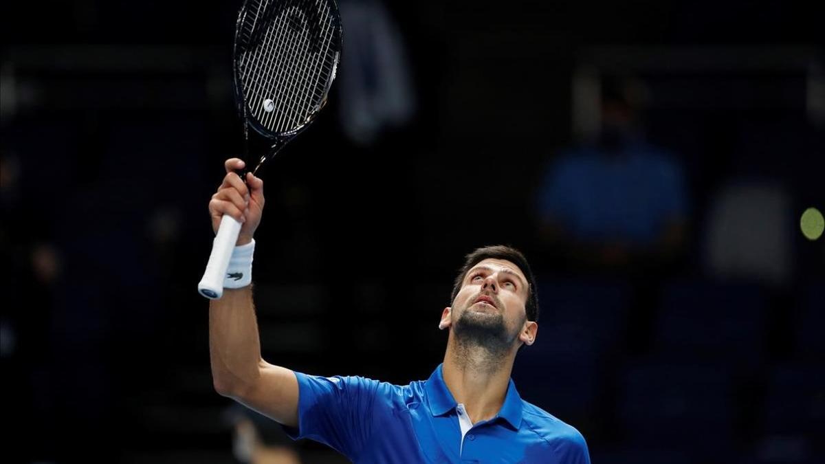 Djokovic celebra su victoria en Londres ante Schwartzman