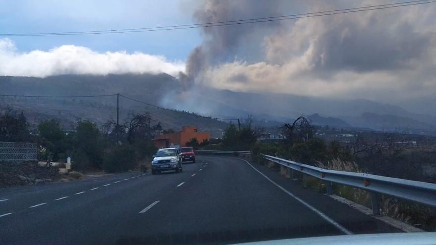 Imagen del volcán desde un coche en el que viajaba esta cordobesa.