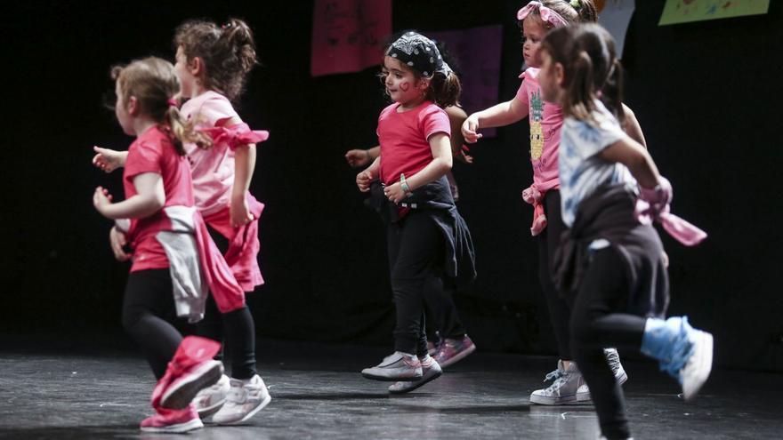 Brecha de género en las extraescolares: ellas bailan y ellos hacen deporte