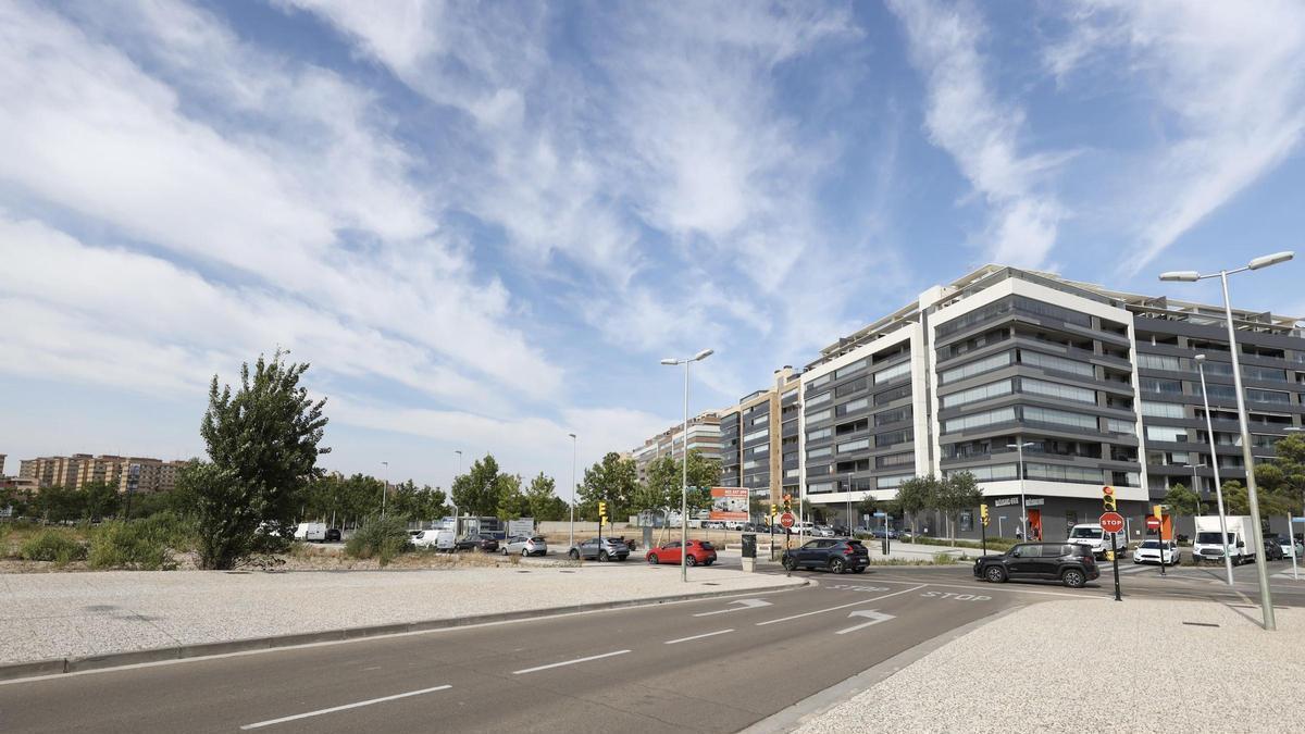 Uno de los accesos principales al barrio de Parque Venecia y al centro comercial de Puerto Venecia.