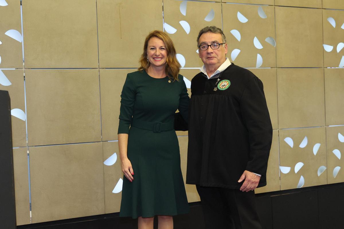 Galería de imágenes: La Filà d'En Trilles recibe el Voladoret d'Or de la Colla del Rei Barbut