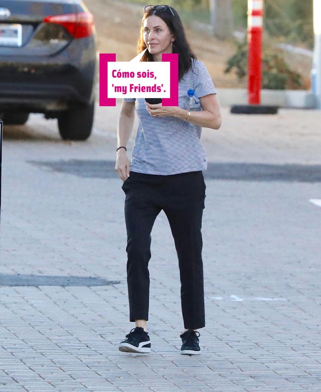 Courteney Cox paseando por Los Ángeles